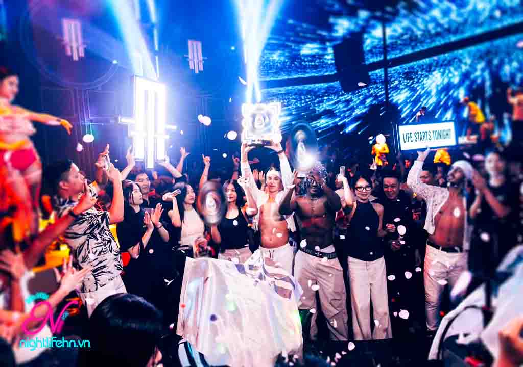 Không khí sôi động tại Aplus Hanoi 78 Yên Phụ Ba Đình nightlifehn.vn