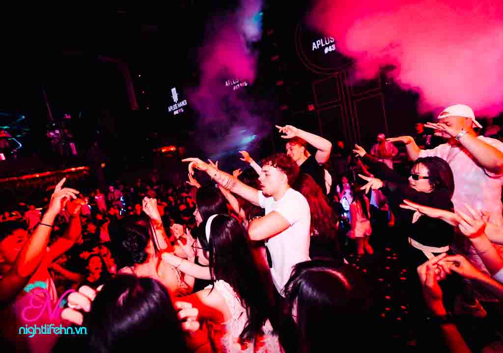 Không khí sôi động tại Aplus Hanoi 78 Yên Phụ Ba Đình nightlifehn.vn