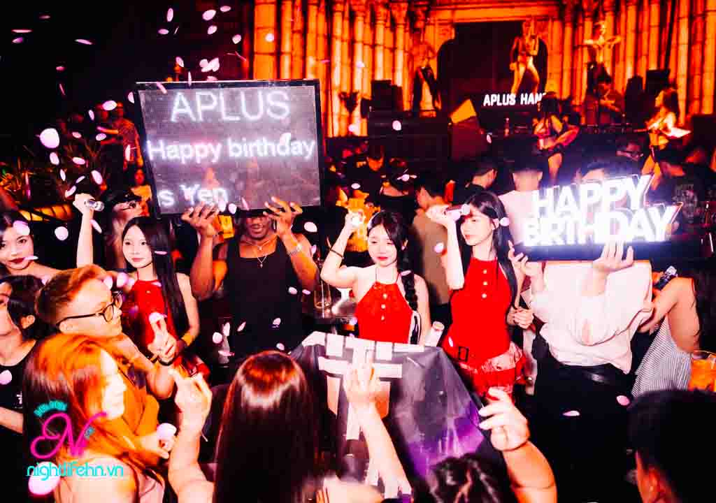Không khí sôi động tại Aplus Hanoi 78 Yên Phụ Ba Đình nightlifehn.vn