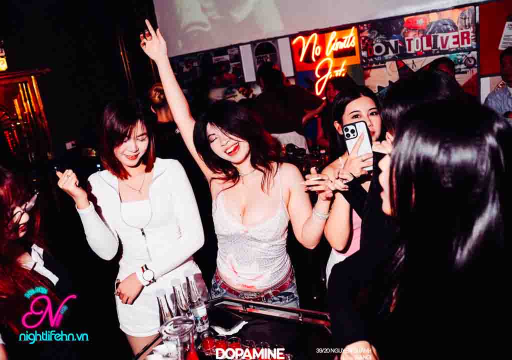 Không khí sôi động tại Dopamine Hanoi 15 Mạc Thái Tông Cầu Giấy nightlifehn.vn