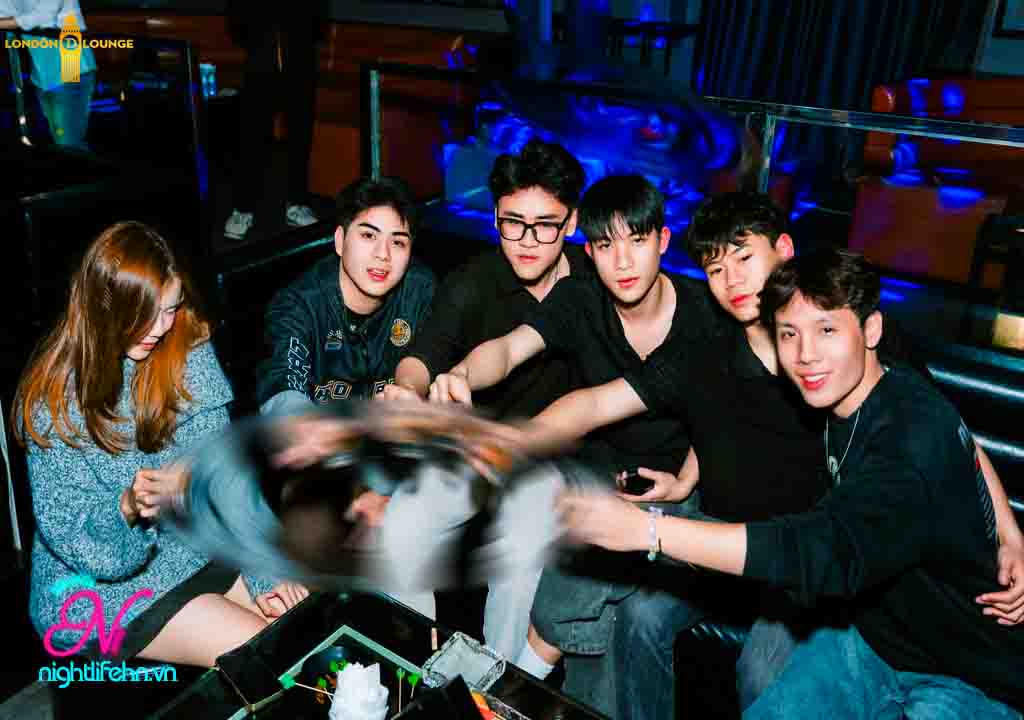 Không khí sôi động tại London Lounge 124 Xuân Thủy Cầu Giấy nightlifehn.vn
