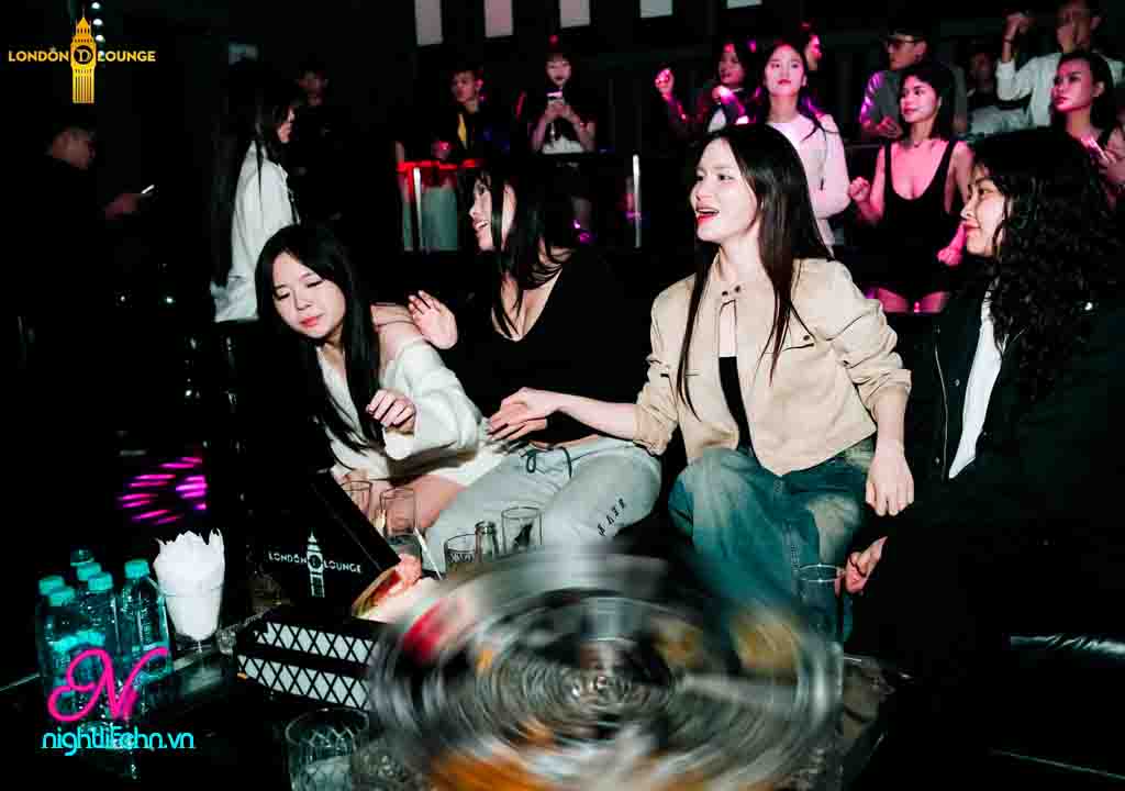 Không khí sôi động tại London Lounge 124 Xuân Thủy Cầu Giấy nightlifehn.vn